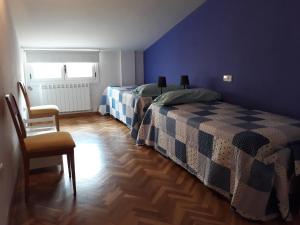 Apartamento Turístico Sigüenza tesisinde bir odada yatak veya yataklar