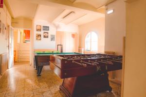 a large room with a pool table in it at Alberg SPRINT in Banyoles