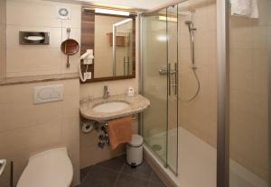 Ein Badezimmer in der Unterkunft Hotel Knaus am Hafen