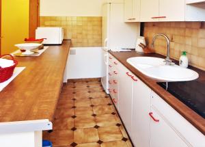 Kuchyň nebo kuchyňský kout v ubytování Apartments Mare + 37 fotografií