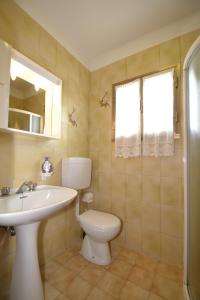 a bathroom with a toilet and a sink at Isotta in Bibione