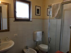 Een badkamer bij Borgo Santa Lucia Monolocale