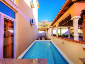 Fotografia z galérie ubytovania Luring Apartment in Dramalj with Swimming Pool v Dramalji