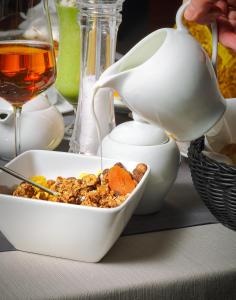 Makanan di atau di tempat lain dekat hotel