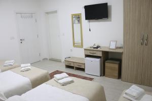 Postel nebo postele na pokoji v ubytování Hotel Old Konak
