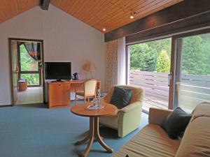 A seating area at Diamanthotel Idar-Oberstein