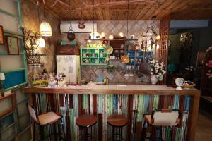 Lounge oder Bar in der Unterkunft Bear Forest Retro B&B