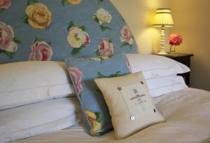 Ένα ή περισσότερα κρεβάτια σε δωμάτιο στο Ivy Cottage