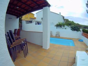 Bazén v ubytovaní VACAY Villa Lin, aire libre y piscina! en la Costa Brava, L'Escala! alebo v jeho blízkosti