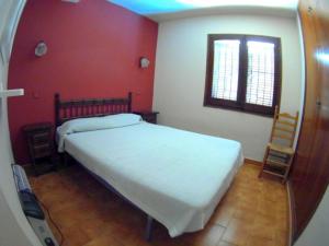 Posteľ alebo postele v izbe v ubytovaní VACAY Villa Lin, aire libre y piscina! en la Costa Brava, L'Escala!