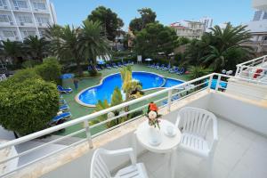 Bazén v ubytování Maracaibo Aparthotel nebo v jeho okolí
