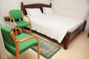 Postel nebo postele na pokoji v ubytování Scroll Inn Hotel