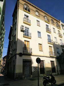 Zdjęcie z galerii obiektu Apartamento centro san blas 36, próximo al Pilar w Saragossie