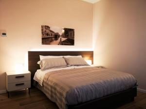 Postel nebo postele na pokoji v ubytování 2 Navigli