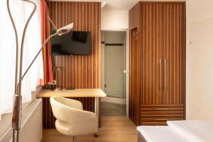 Telewizja i/lub zestaw kina domowego w obiekcie Hotel Anker