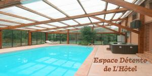 Πισίνα στο ή κοντά στο Hôtel des Voyageurs - Cronat