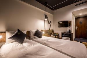 เตียงในห้องที่ โรงแรมรีโซล นาโงย่า
