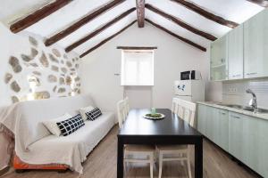 Η κουζίνα ή μικρή κουζίνα στο Canary House