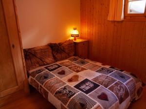 Postel nebo postele na pokoji v ubytování Chalet Saflischmannli auf der Alpe Rosswald