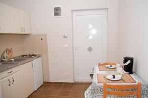 Kuchyňa alebo kuchynka v ubytovaní Deluxe Apartments
