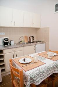 Kuchyňa alebo kuchynka v ubytovaní Deluxe Apartments