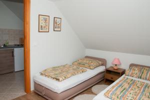 Posteľ alebo postele v izbe v ubytovaní Deluxe Apartments