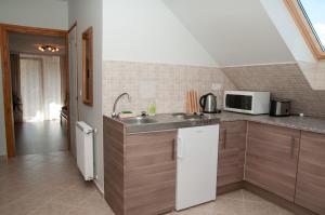 Kuchyňa alebo kuchynka v ubytovaní Deluxe Apartments