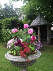 Een tuin van Purbeck House Hotel & Louisa Lodge