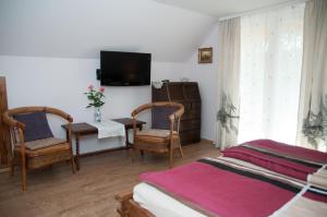 Televízia a/alebo spoločenská miestnosť v ubytovaní Deluxe Apartments