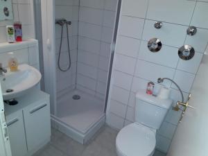 Ett badrum på Apartment Homburg Uni-Nähe