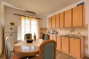 Kuchyň nebo kuchyňský kout v ubytování Apartments Kronja