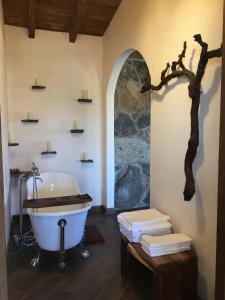 En'kanto Valle de Guadalupe tesisinde bir banyo