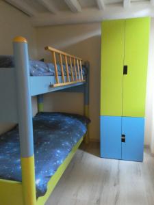 A bed or beds in a room at Appartamento "Bella vista" sul Lago di Como