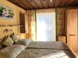 Una cama o camas en una habitación de Haus Scharl