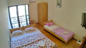 Lova arba lovos apgyvendinimo įstaigoje Guesthouse Obala