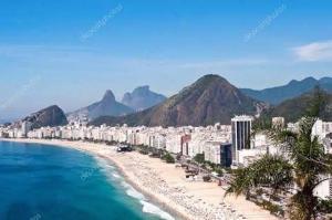 vistas a una playa con edificios y al océano en Luxuoso Apartamento Copacabana, en Río de Janeiro