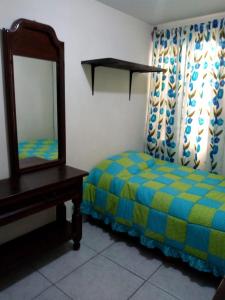 Tempat tidur dalam kamar di Recámara rústica