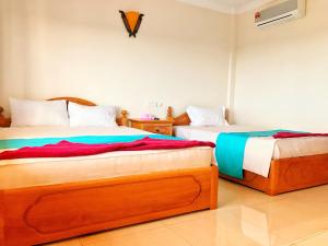 Un pat sau paturi într-o cameră la Morning Star Hotel