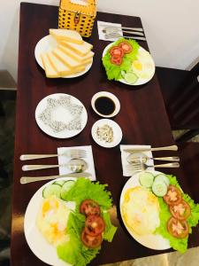 Các lựa chọn bữa sáng cho khách tại Hưng Long Hostel