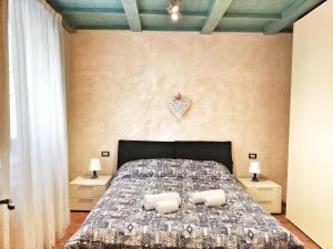A bed or beds in a room at Appartamento Luna 36 in centro a Firenze