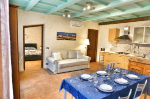 A seating area at Appartamento Luna 36 in centro a Firenze