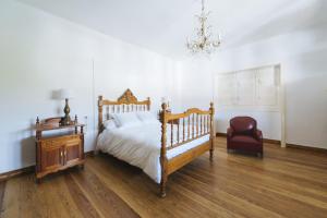 A bed or beds in a room at Casa Rural La Higuera Mayor