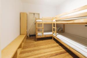 A bed or beds in a room at Casa Rural La Higuera Mayor