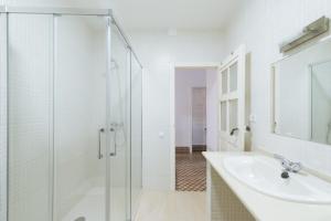 A bathroom at Casa Rural La Higuera Mayor