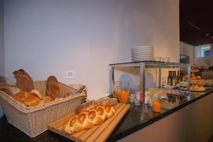 Comida en o cerca de este hotel