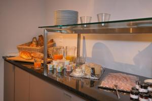 Comida en o cerca de este hotel