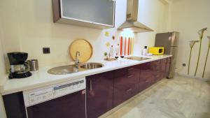 Cuisine ou kitchenette dans l'établissement Living-Sevilla Apartments San Lorenzo