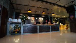 Lounge nebo bar v ubytování Maneetel Krabi Beachfront-SHA Plus