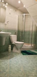 Et badeværelse på Nad Strumyczkiem - pokoje gościnne - Apartamenty z przymróżeniem oka
