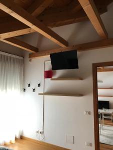 a living room with a tv on the ceiling at Appartamento Primo in Padova